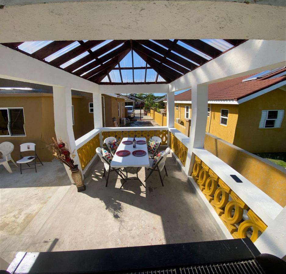 Paradise Villa: Dual Properties with Private Pool and Gym Ocho Rios Exterior photo