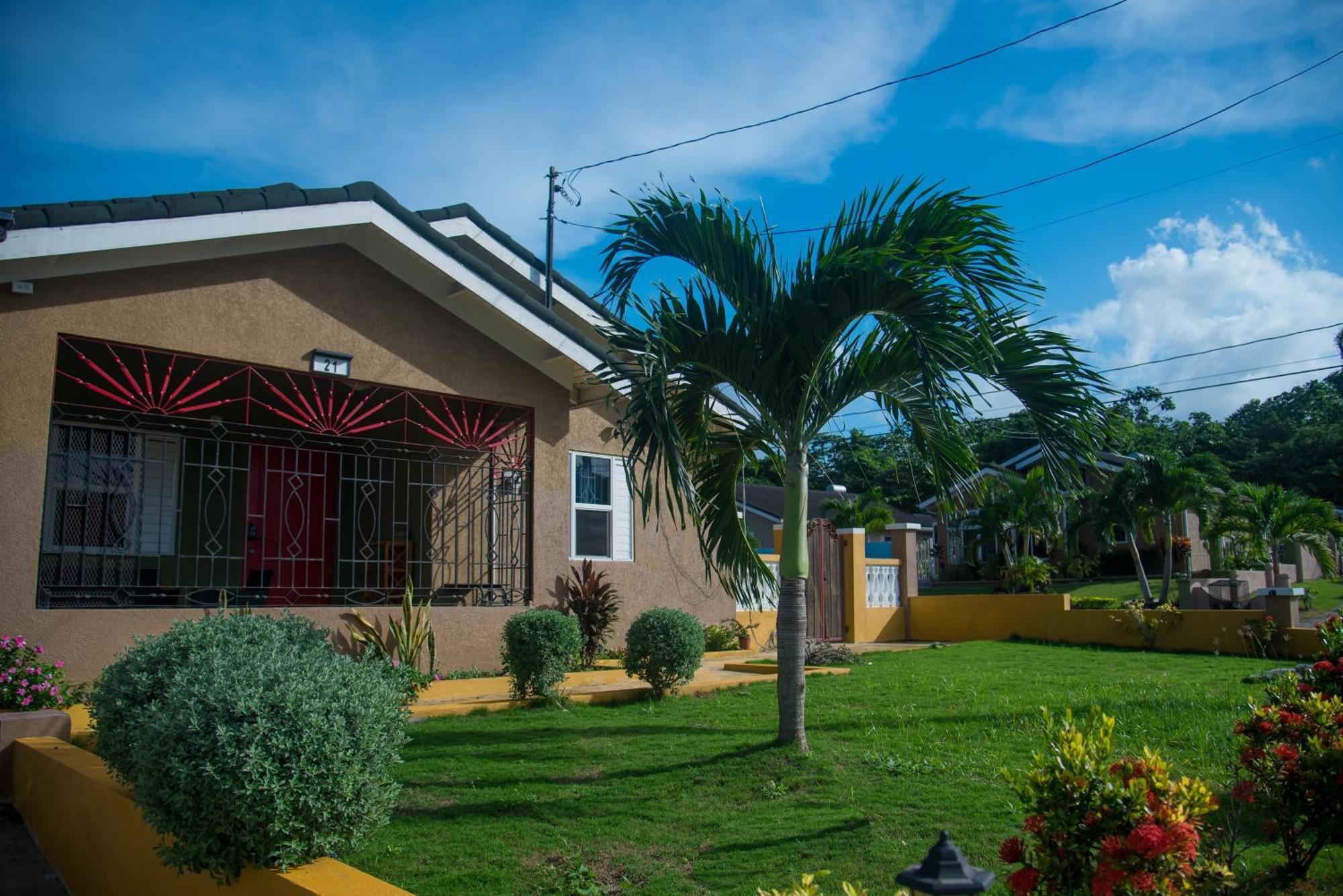 Paradise Villa: Dual Properties with Private Pool and Gym Ocho Rios Exterior photo